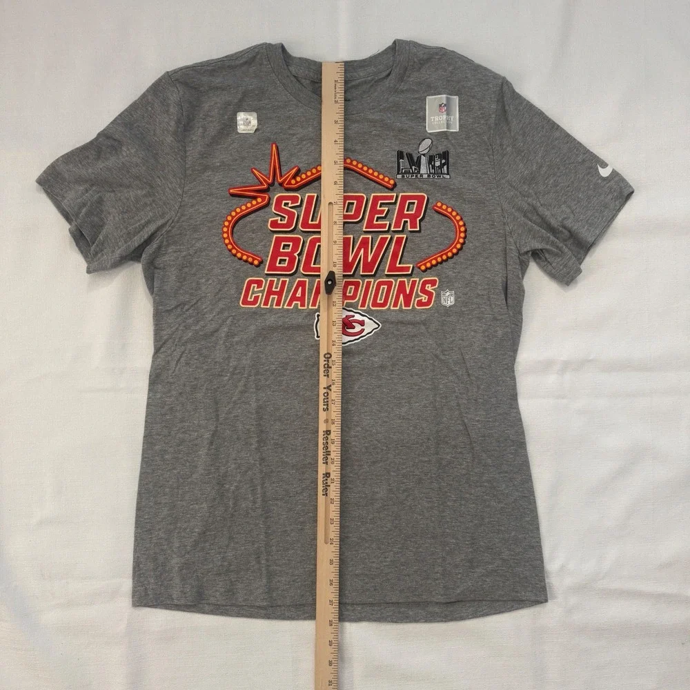 Nike Kansas City Chiefs Super Bowl Champions Gray‎ Men's Medium Minor Print Flaw